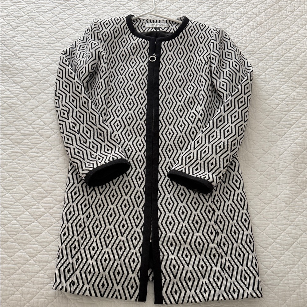 Tahari Black and White Diamond Pattern Blazer